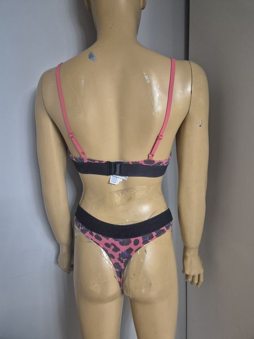 Komplet bielizny Tommy Jeans leopard – biustonosz M, stringi S, stan bdb