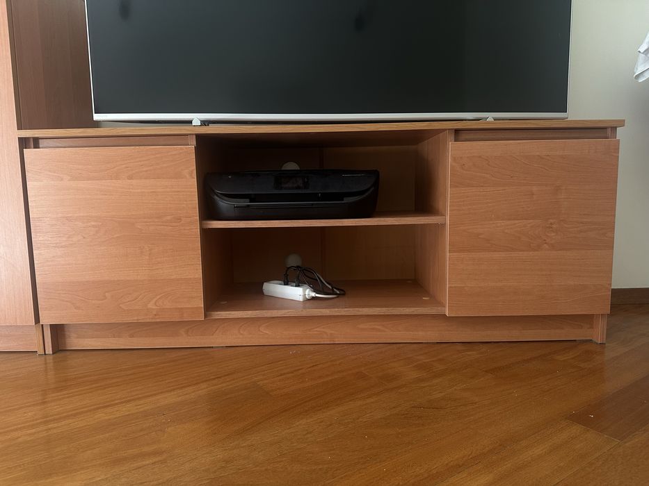 Szafka RTV z półkami