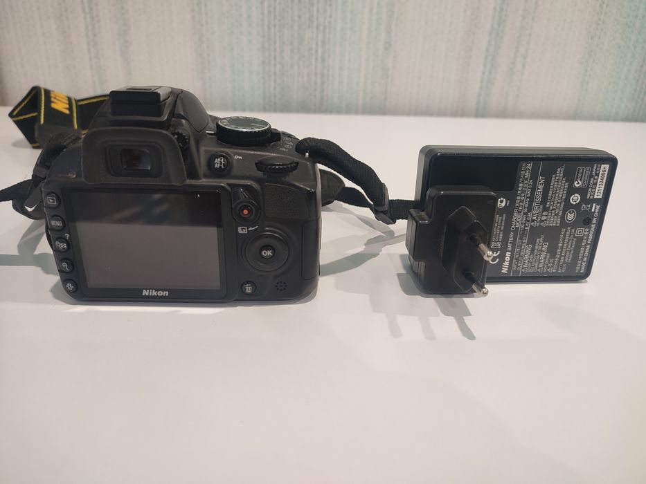 Продам майже новий Nikon D3100 з кітовим об'єктивом