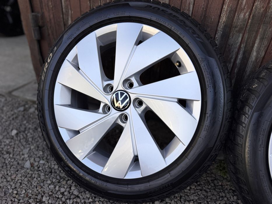 Felgi Koła 17 5x112 VW Oryginał Golf 8  Opony Zimowe