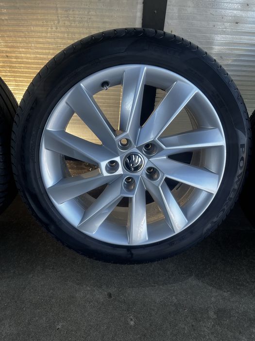 REZERWACJA Alufelgi 17’ Skoda OE z oponami letnimi Pirelli 225/45/R17
