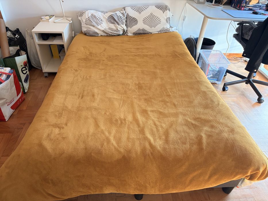 Cama de casal como nova