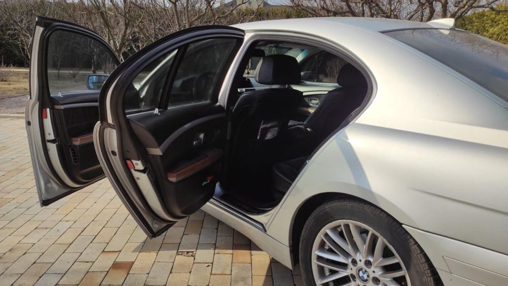 BMW 7 дзвонити до 22:00