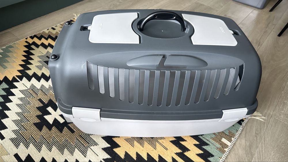 Переноска для тварин з замком