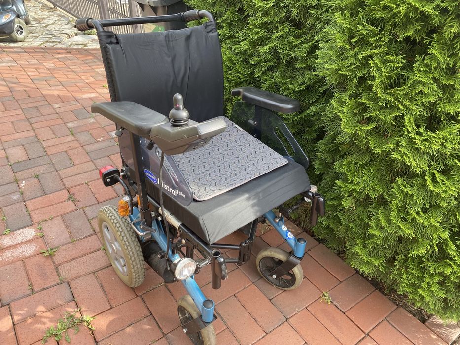 Wozek inwalidzki elektryczny, składany