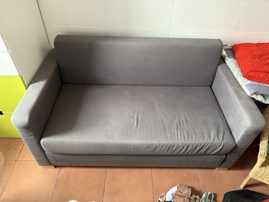 Sofá-cama cinzento