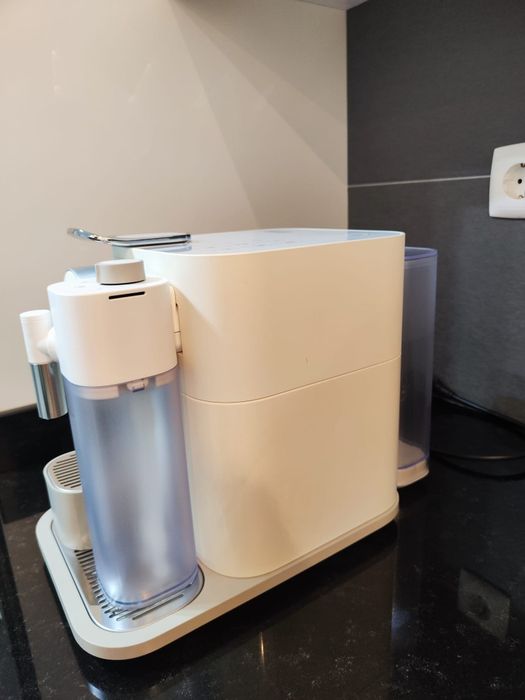 Nespresso Gran Lattissima De'Longhi Branca