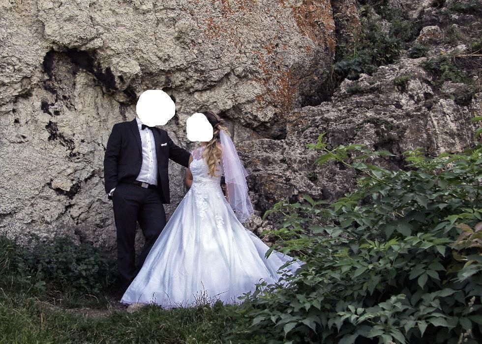 zjawiskowa suknia ślubna z welonem