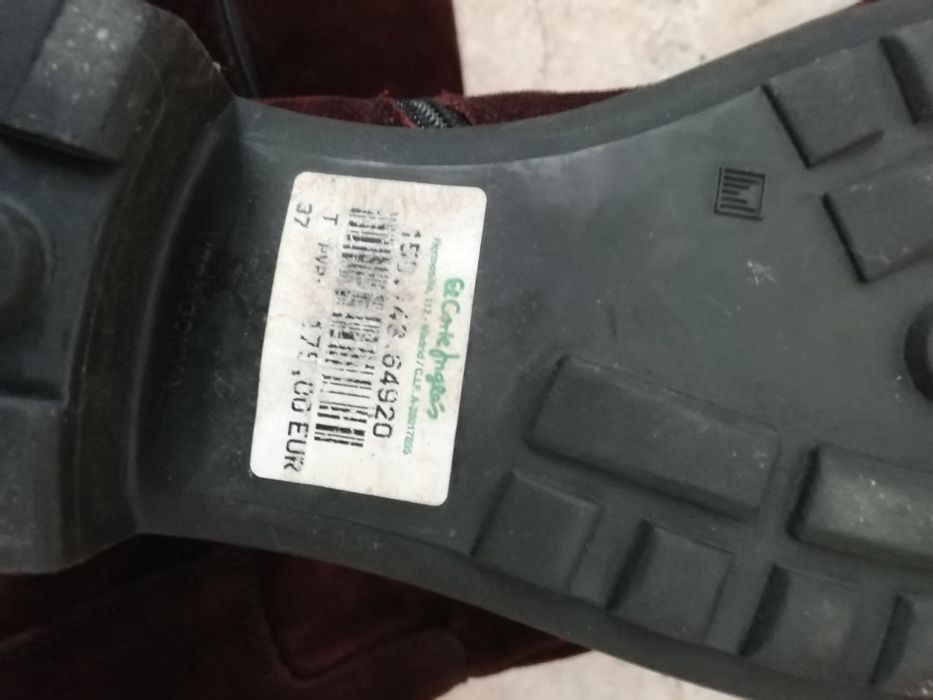 Botas de pele camurça castanhas novas