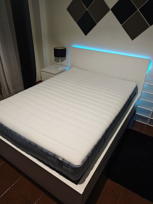 Cama de casal IKEA - MALM c/ 4 gavetões (140 x 200 cm)