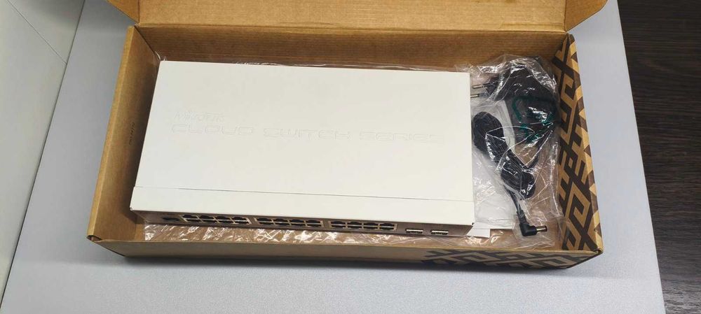 Мощный 10Gigabit  SFP+ MikroTik CRS326-24G-2S+IN  коммутатор 24 порта