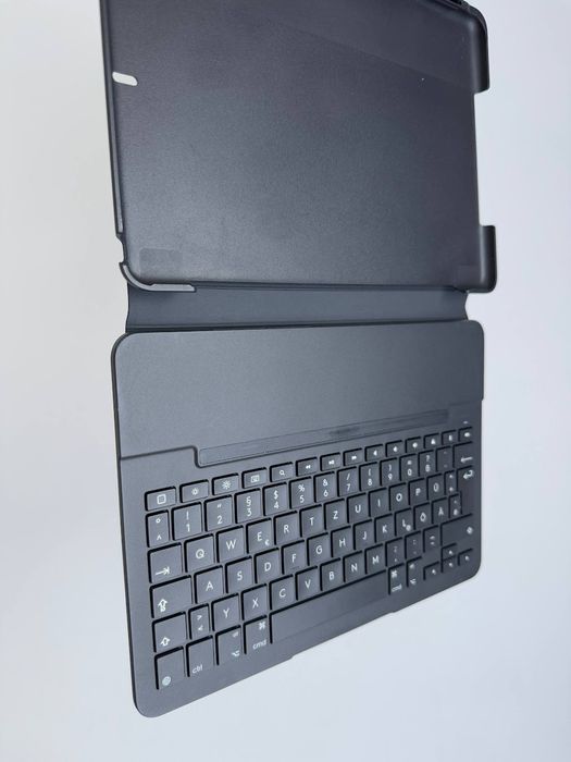 Чохол-клавіатура Logitech SLIM FOLIO для iPad (7-го покоління)