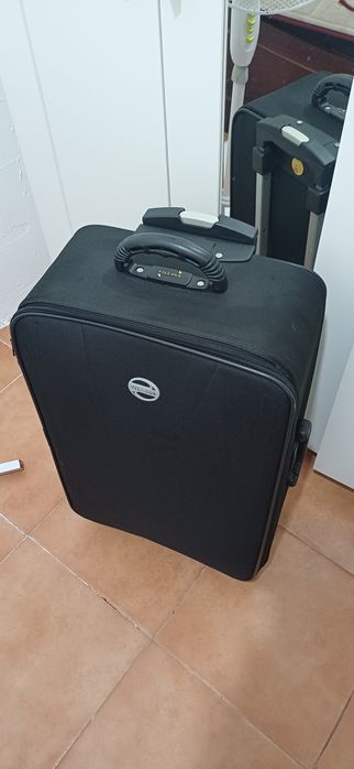 Vende se mala viagem usada somente uma vez .nao aceita transferência dimheiro somente mao .
