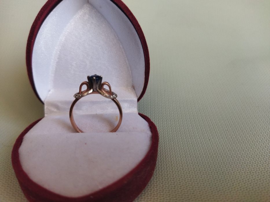 Продам золотой кунон и кольцо с сапфиром проба 585.