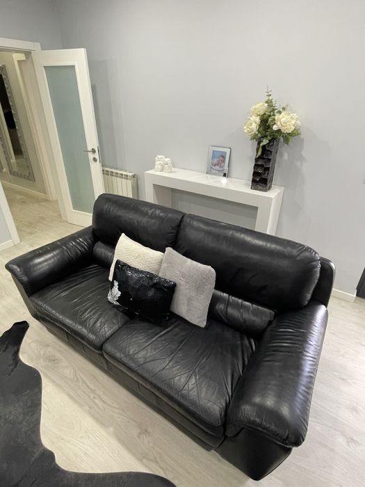 Sofa em pele preto