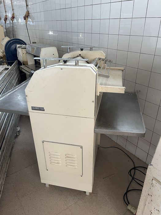 Maquina de modeladora de baguetes