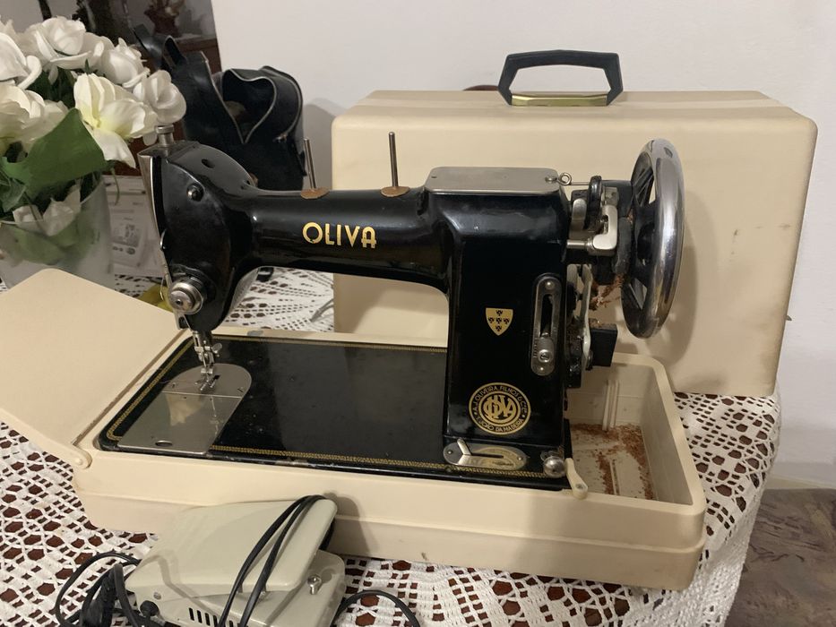 Máquina de Costura Oliva