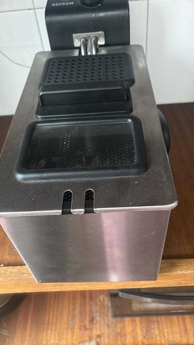 Fritadeira BECKEN - 28€ (utilizada 2x)