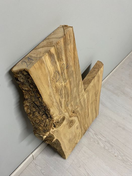 Tábua de oliveira.  Peça unica.