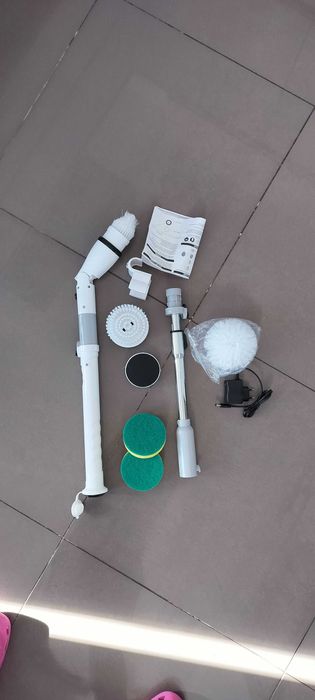 Escova de limpeza eléctrica com cabo telescópico