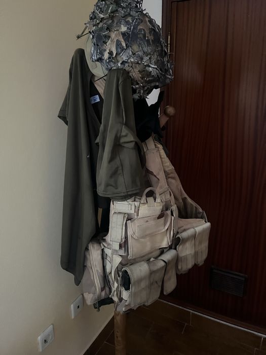 Kit Airsoft: Colete Tático (c/ Pouches), Capacete e Luvas
