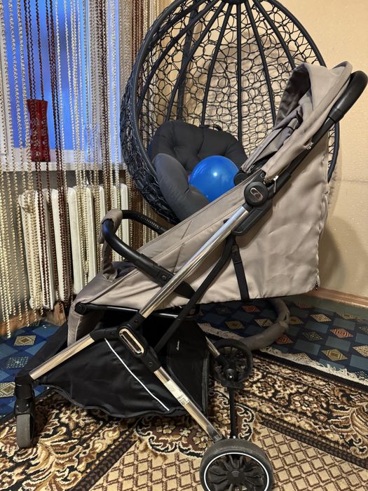 Дитяча прогулянкува коляска