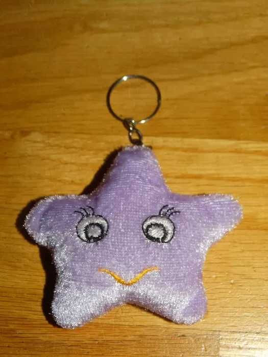 Gwiazda Gwiazdka maskotka pluszak z brelokiem fioletowa słodka Nowa