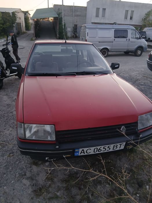 автомобиль Рено  1989