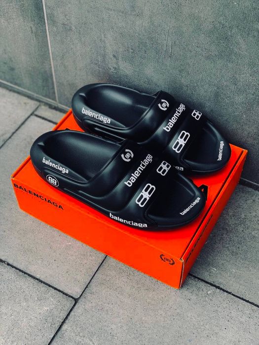 Стильні шльопки• фемелі лук • balenciaga • тапки піна • баленсіага шльопанці• зручне пляжне взуття • чорні шльопки