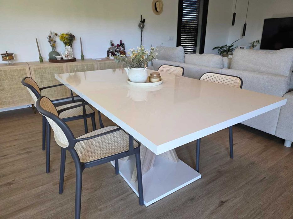 Mesa de Refeições para Sala de Jantar completamente nova, 3 meses de uso
