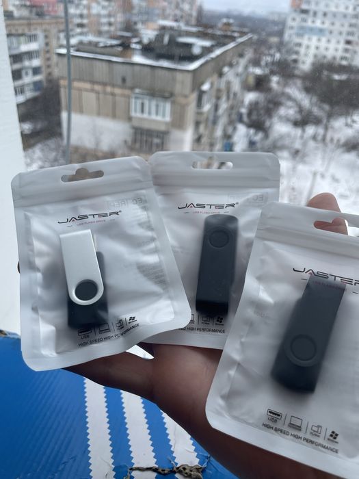 Флеш-накопичувач 4 ГБ