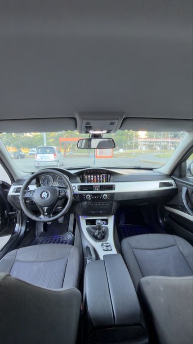 Bmw 318  (Lci) .
