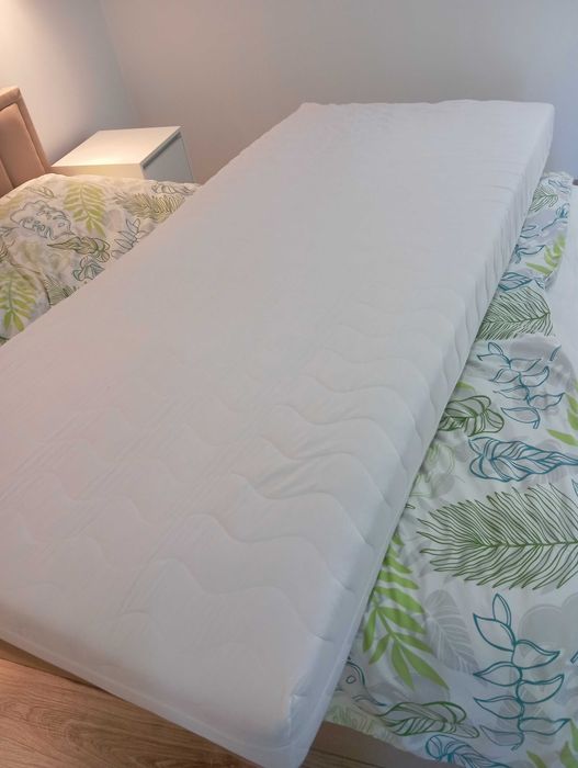 Materac do spania 200cm×90cm czysty w dobrym stanie