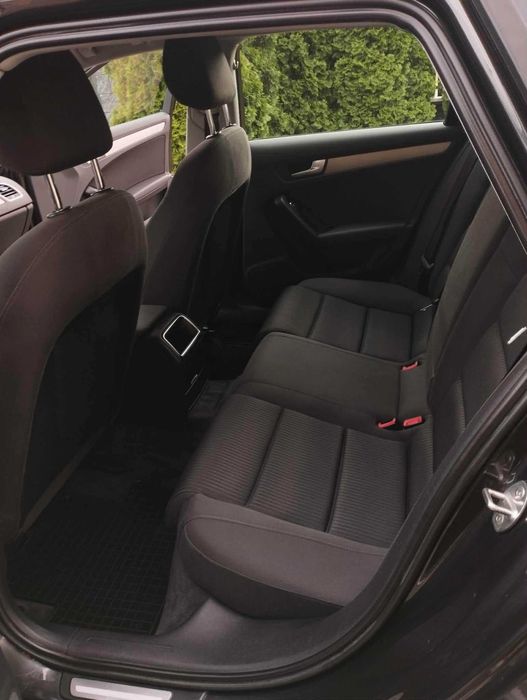 samochód audi a4 b8