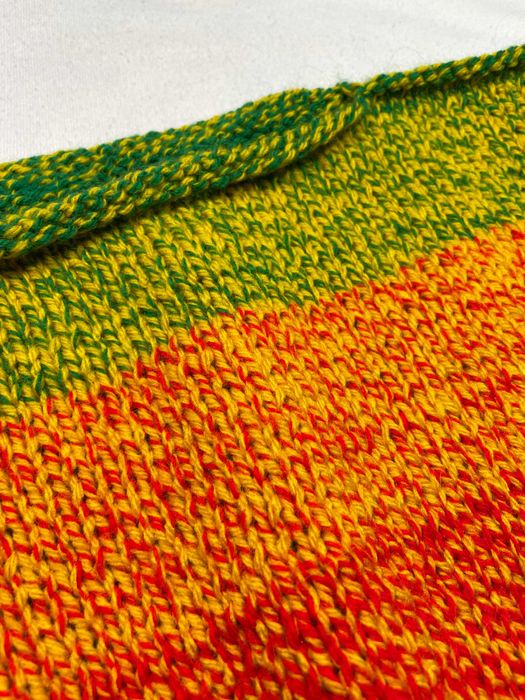 Tęczowy sweterek handmade S