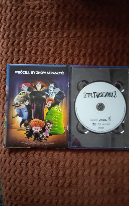Książka i film na DVD Hotel Transylwania 2.