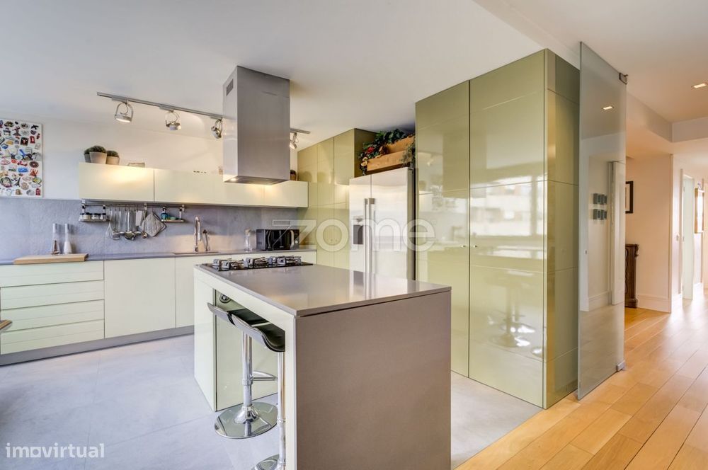 Apartamento T3 todo renovado c/garagem na Av. de Londres em Guimarães