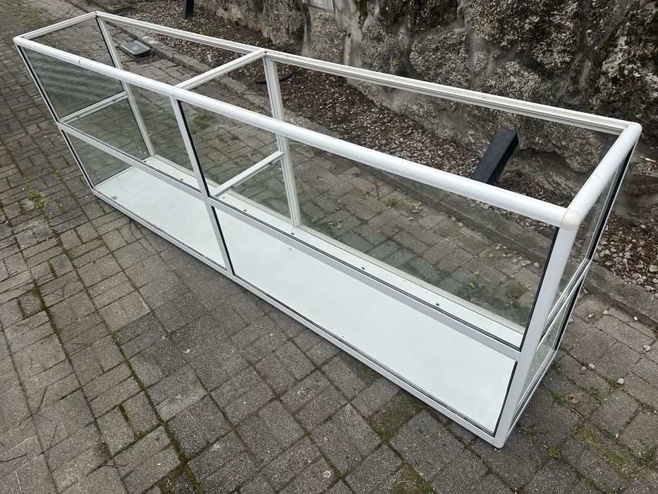 Estante/Vitrine em vidro e aluminio