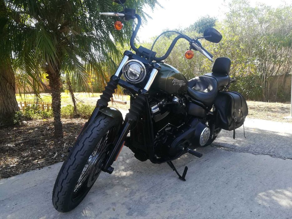HARLEY-DAVIDSON Street Bob 2017 - MILWAUKEE-EIGHT 107 - 1.745 CC - +3.000€ em EXTRAS.