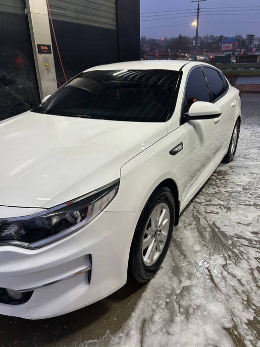 Автомобіль KIA K5