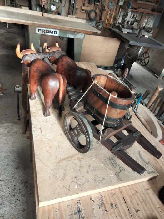 Carro de bois em madeira