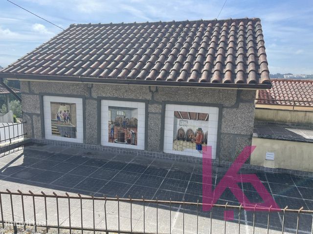 Restaurante com Apartamento T1 — Fregim, Porto