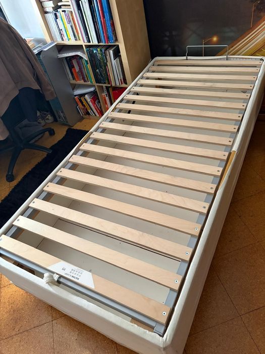 Cama de solteiro IKEA com arrumação (elevatória)