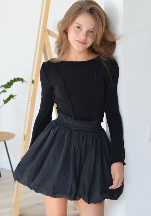 Лонгсліви і спідничка