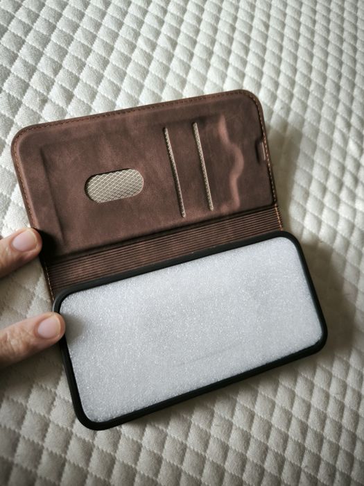Etui QLTYPRI do iPhone'a 13 kompatybilne z MagSafe skórzane etui  RFID