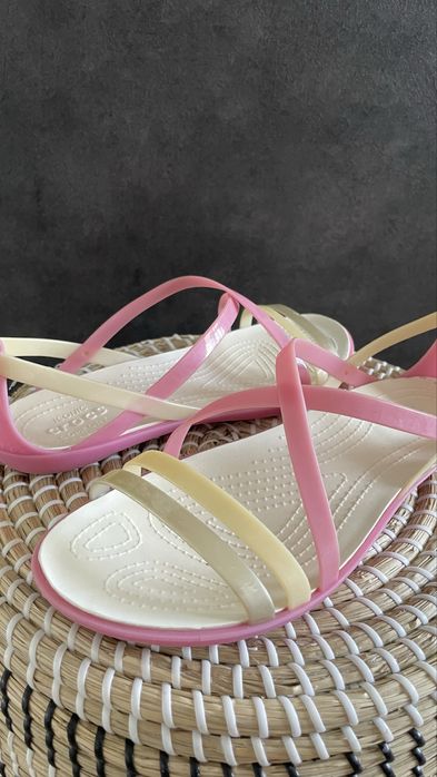 Crocs sandały Isabella Strappy Violet/Oyster W9 39/40