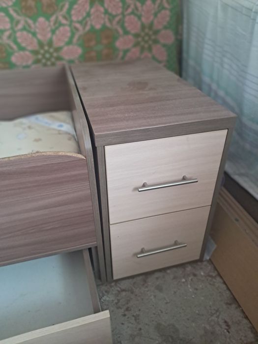 Кровать дитяча( з матрасом)  + тумба. В гарному стані.