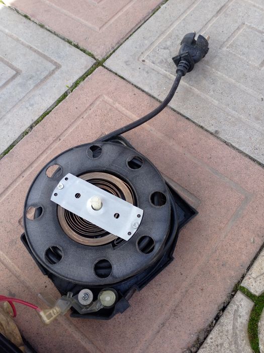 Пылесос Скарлетт, на запчасти-двигатель, шнур.