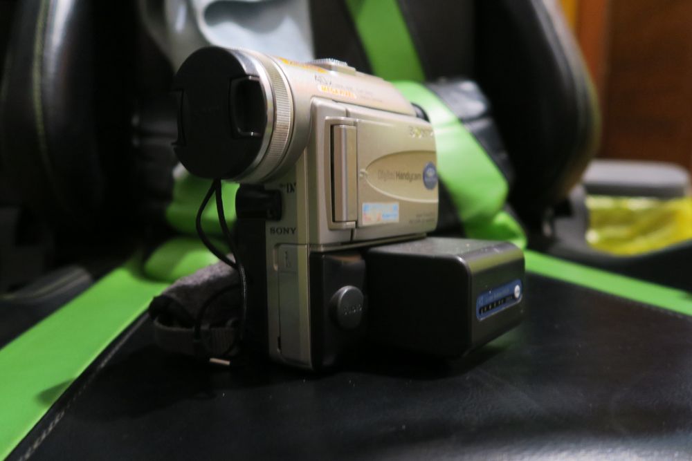 Sony dcr pc100e.