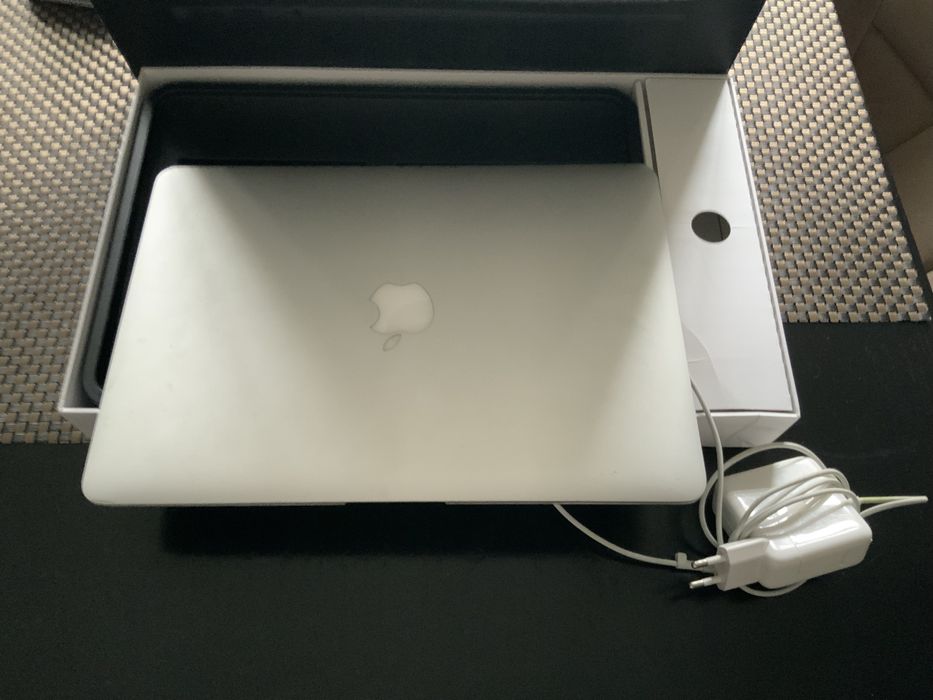 Uszkodzony macbook air a1369 dysk 128gb 4gb ram